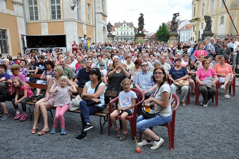 Duchcov 23.Casanovské slavnosti Divadlo M Zahajovací scéna "Casanova a klášterní chovanky. Jako host Miluše Bittnerová