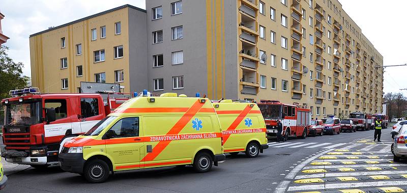 Fotografie ze cvičení při přepadení Hotelové školy.