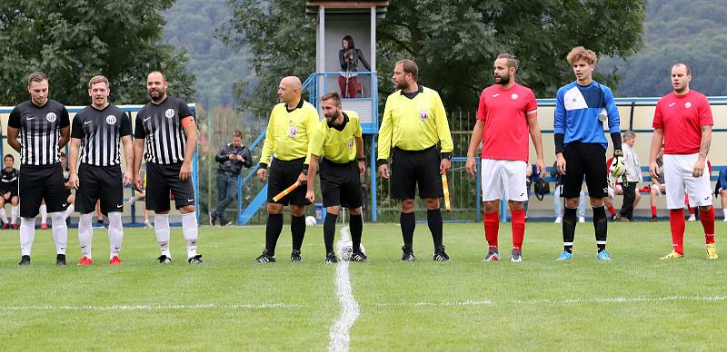 I.B třída - 5. kolo. Mojžíř (černobílí) porazil Sokol Unčín (červenobílí) poměrem 6:1.