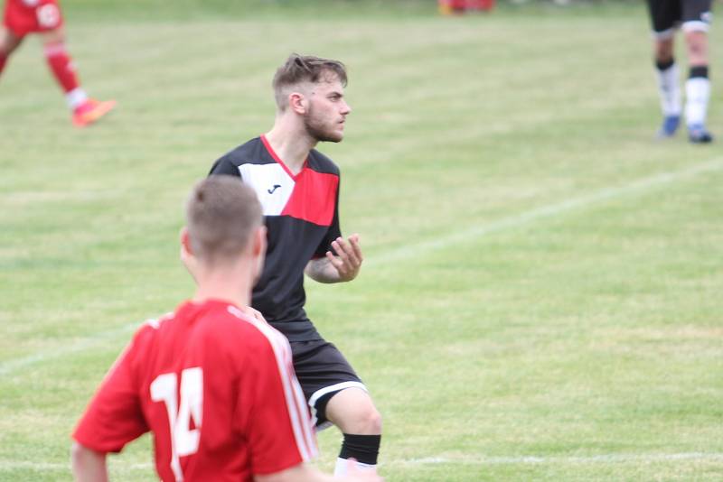 FK Novosedlice (v červeném) - SK Dobkovice 3:4