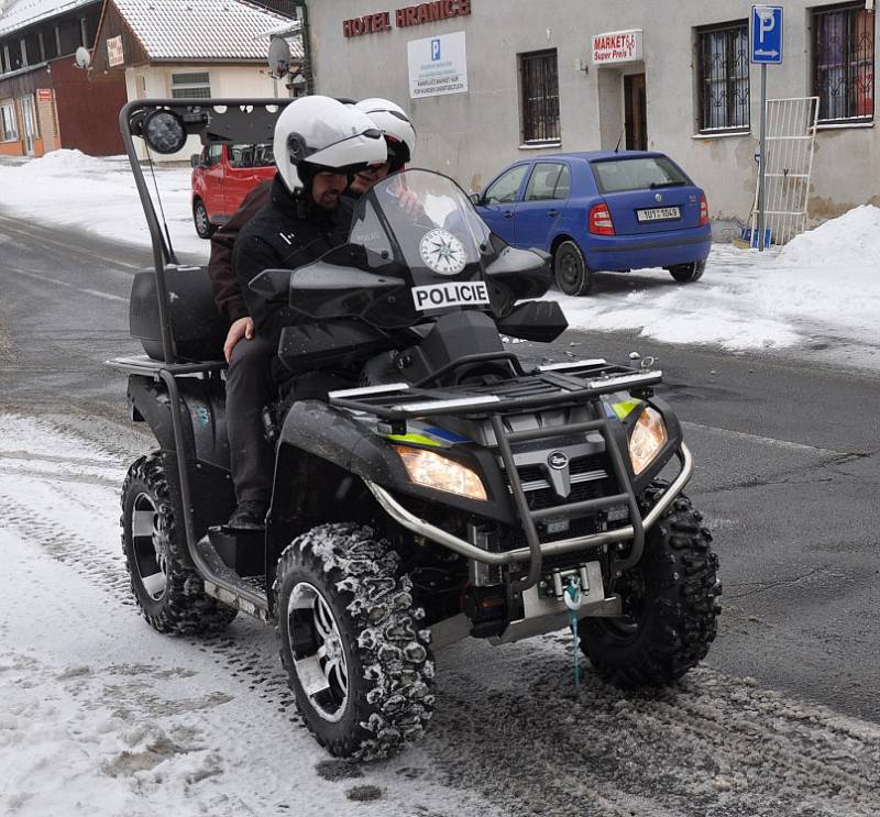 Uprchlíci: policie hlídá hranice i vnitrozemí