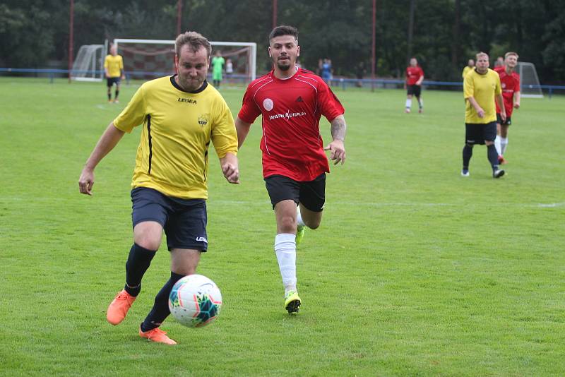 Proboštov (v červeném) přestřílel Rumburk 5:4.