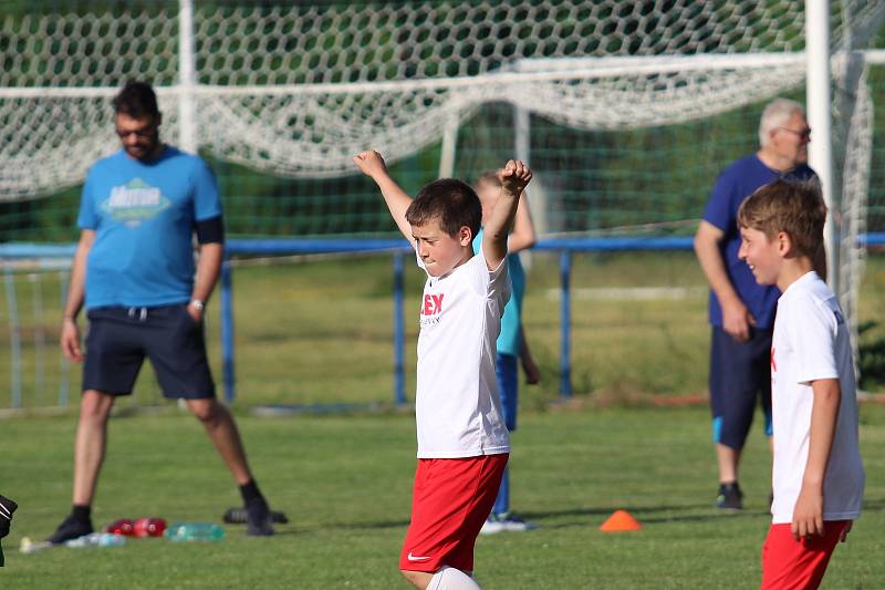 Satelitní turnaj přípravek v Ohníči, kterého se zúčastnil domácí tým (modré dresy), Krupka (červené dresy) a Proboštov (bílé dresy).