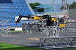 Teplice Stavba pódia pro skupinu Kabát na teplickém stadiou