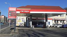 Petrol Prosetice. Nafta 49.90 a Natural 48.90 korun. Ceny pohonných hmot v Teplicích, dopoledne 11. 3. 2022