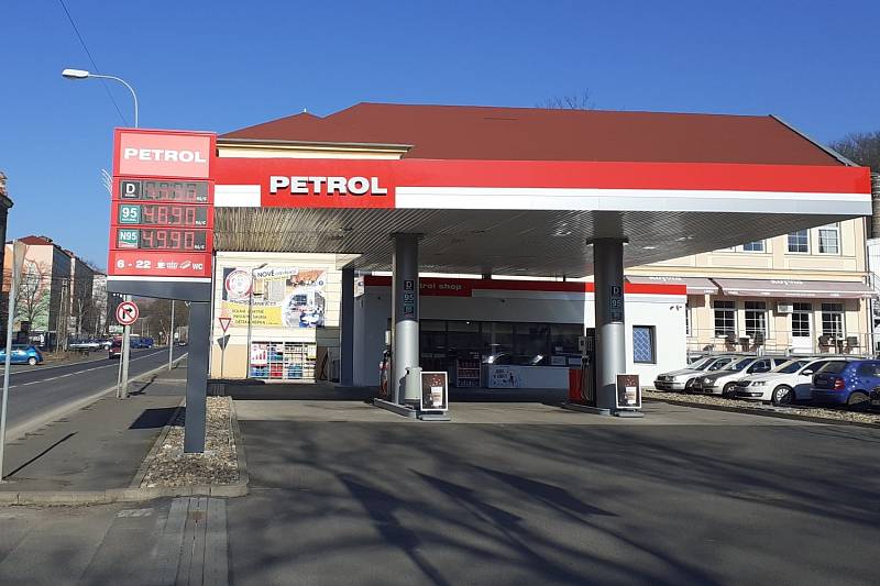 Petrol Prosetice. Nafta 49.90 a Natural 48.90 korun. Ceny pohonných hmot v Teplicích, dopoledne 11. 3. 2022