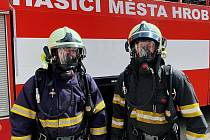 S obřím požárem v Českém Švýcarsku pomáhají bojovat i dobrovolní hasiči z Hrobu na Teplicku.