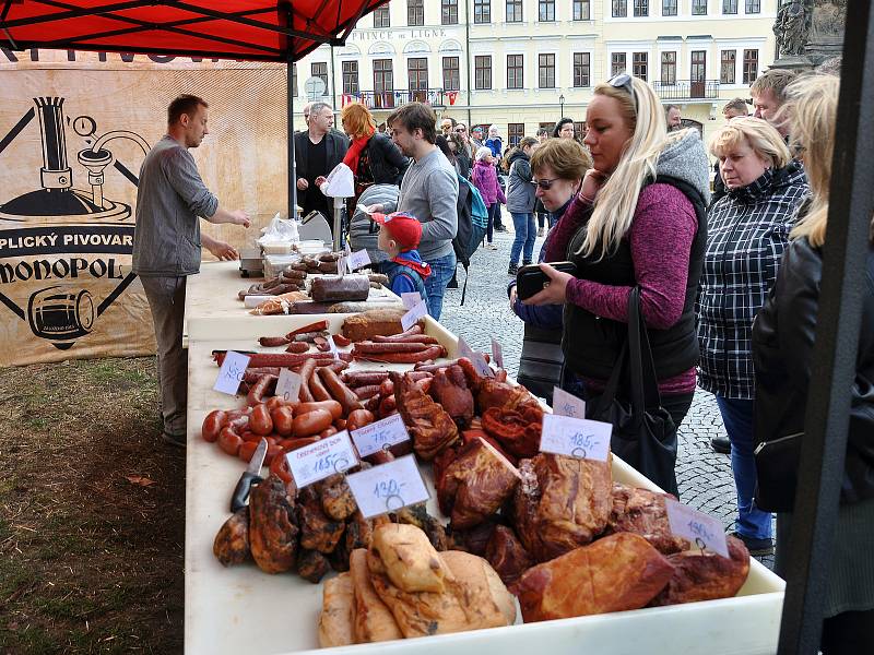 Na Zámeckém náměstí se o víkendu konal První teplický masopust spojený.