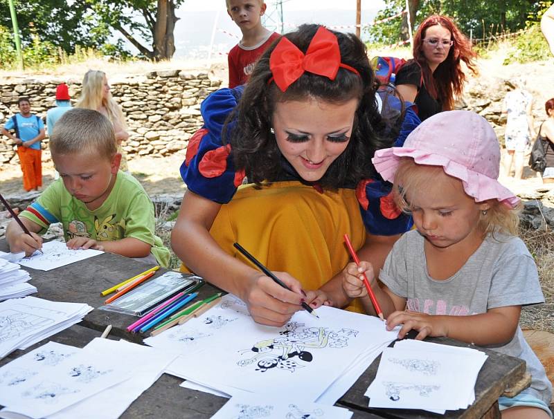 Na hradě Doubravka se zabydlelo čtyřicet pohádkových postav 