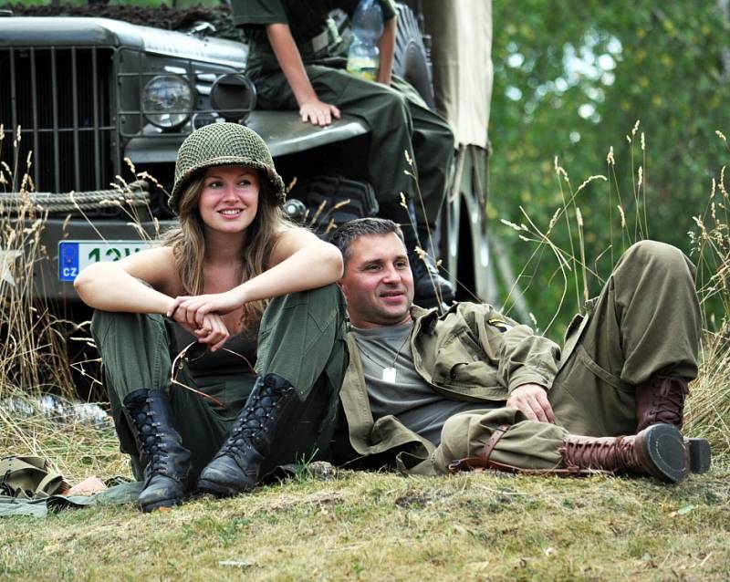 U botanické zahrady vzpomněli na americké letce, kteří zde zahynuli. Podobně i v Mukově 