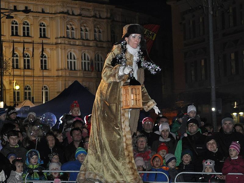 Předvánoční akce v Teplicích. Pohádka a slet andělů v rámci rozsvícení vánoční výzdoby Galerie Teplice.