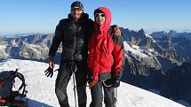 Pavel Pospíšil (vlevo) a David Souček na vrcholu hory Barre des Ecrins, výška 4102 m Francie.