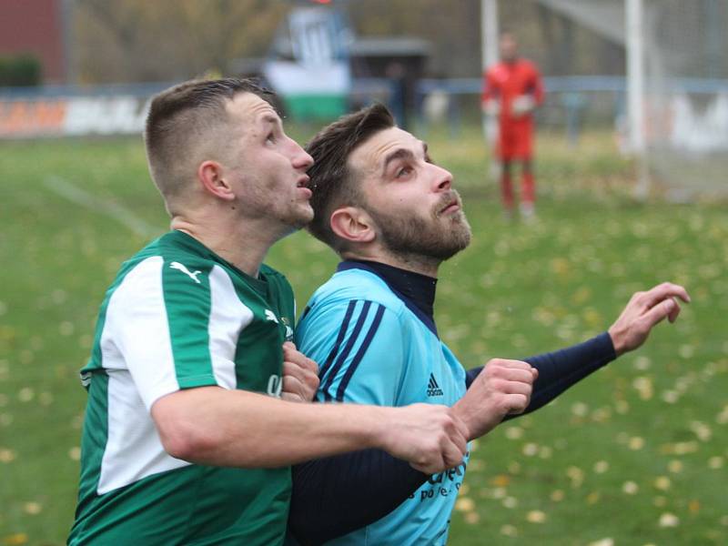 Baník Modlany (v zeleném) doma porazil FK Jílové 2:1.