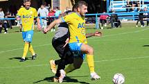 Teplice B (žluté dresy) porazily Brozany 3:0.