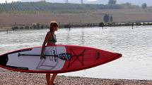 Na jezeře Milada se uskutečnil první ročník závodu na paddleboardech Milada SUP Race.