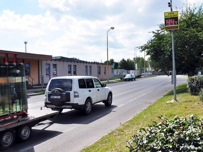 Na vjezddech do města Duchcova byly nainstalovány nové moderní radary, které jsou zatím ve zkušebním provozu.