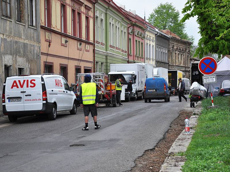 Německý televizní seriál Naše báječná léta se natáčí v Duchcově.