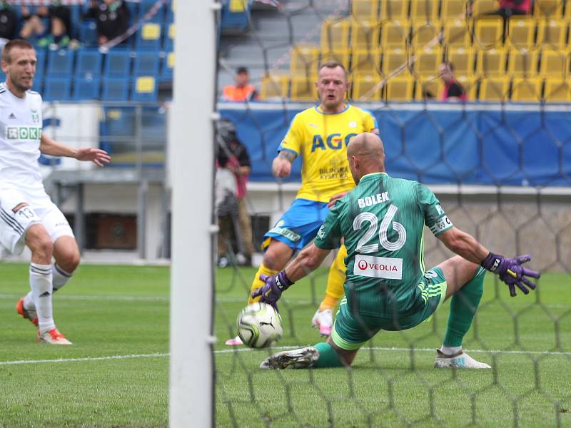 "Skláři" se výrazně přiblížili záchraně, doma porazili Karvinou 4:1