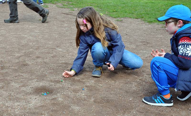 Na školním hřišti ZŠ Dubí se konal již 14. ročník kuličkyády