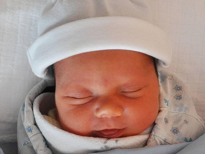 MATYÁŠ CHOCHOLOUŠEK se narodil Lucii Chocholouškové z Ohníče 5. února v 17.00 hod. v teplické porodnici. Měřil 50 cm a vážil 3,10  kg.