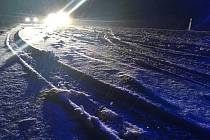 Sníh komplikuje život řidičům v Ústeckém kraji. Snímky jsou z nedělního večera z Děčína.