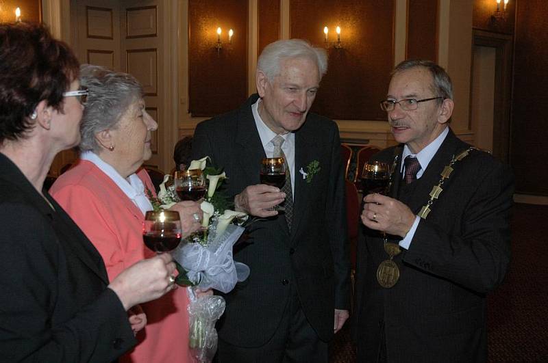 Alenka a Karel Kovářovi z Teplic oslavili v Zahradním domě diamantovou svatbu