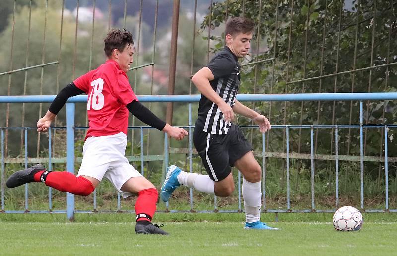 I.B třída - 5. kolo. Mojžíř (černobílí) porazil Sokol Unčín (červenobílí) poměrem 6:1.