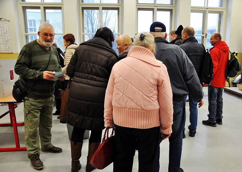 První voliči na teplickém gymnáziu