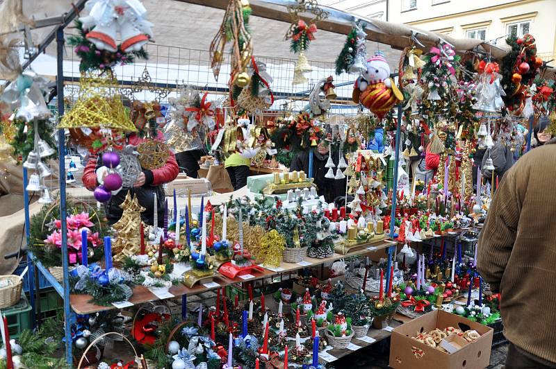 9. Vánoční trhy na Zámeckém náměstí pořádáné Lions Clubem Teplice