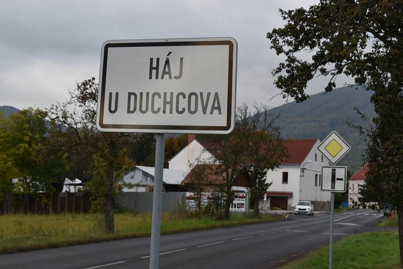 Háj u Duchcova, obec se rozrůstá, nově vzniklé obytné čtvrti v posledních letech.