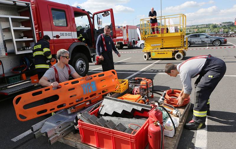 Krajské kolo soutěže ve vyprošťování zraněných osob z havarovaných vozidel.