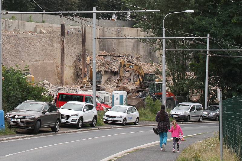 Demolice ruiny v Mlýnské ulici v Teplicích, úterý 24. srpna