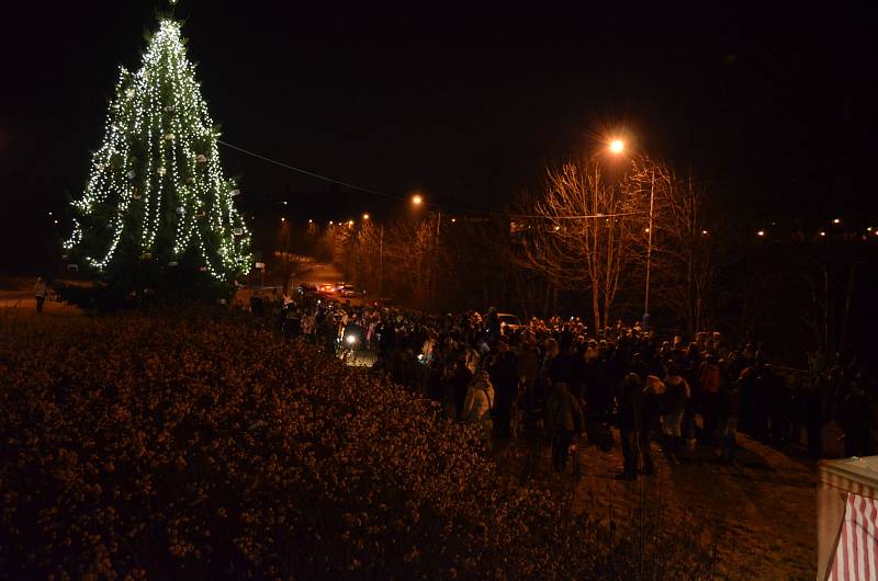 Rozsvícení vánočního stromu v Proseticích.