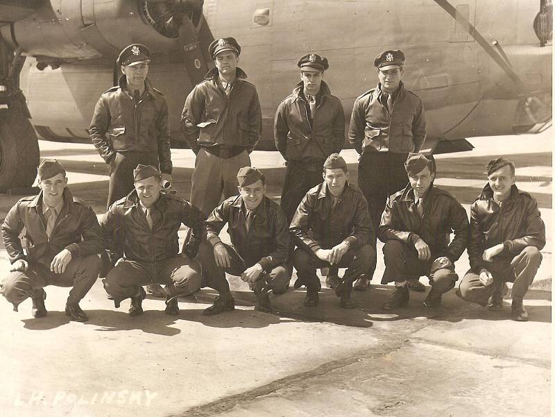 Na snímku posádka letounu sestřeleného u Mukova.
