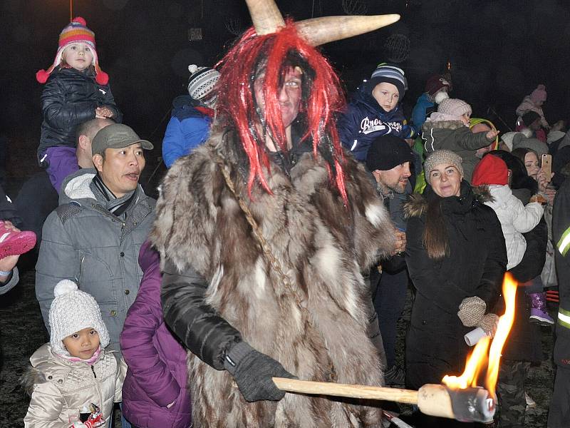 Rozsvícení vánočního stromku v Proseticích.