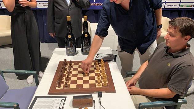 FOTO: Primátor Hanza zahájil šachový turnaj Teplice Open - Teplický deník