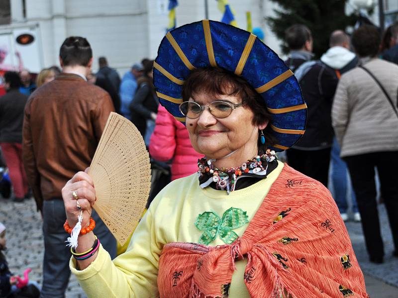 Na Zámeckém náměstí se o víkendu konal První teplický masopust spojený.