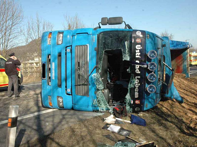 Nehoda u Prosetic - chlapce smetl kamion