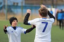 V zimní lize mladších žáků porazila Bílina (v bílém) béčko týmu Ervěnice - Jirkov 6:0