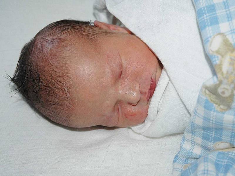Mamince Štěpánce Mazáčové z Teplic se 25. prosince v 9.30 hod. v teplické porodnici narodil syn Martin Mazáč. Měřil 49 cm a vážil 3,50 kg.
