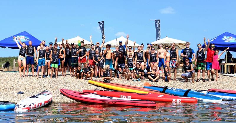 Na jezeře Milada se uskutečnil první ročník závodu na paddleboardech Milada SUP Race.