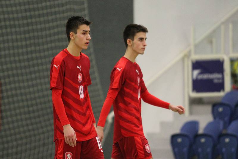 Futsalista Rapidu Ústí a reprezentace do 19 let Jaroslav Zápotocký (vpravo jeho bratr Jiří)
