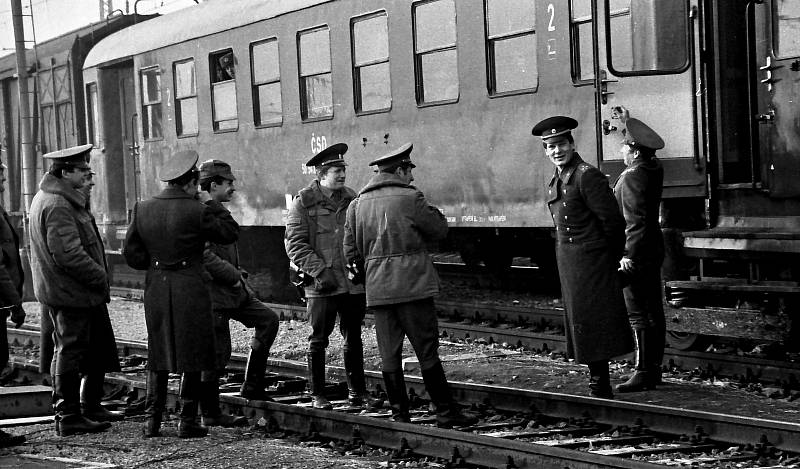 Na nádraží v Krupce se vojáci Rudé armády naposledy najedli, naložili techniku odjeli.