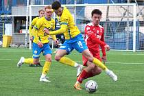 Teplická rezerva (ve žlutém) podlehla Pardubicím v zápase 21. kola ČFL 0:4. Foto: FK Teplice/Jaroslav Novák