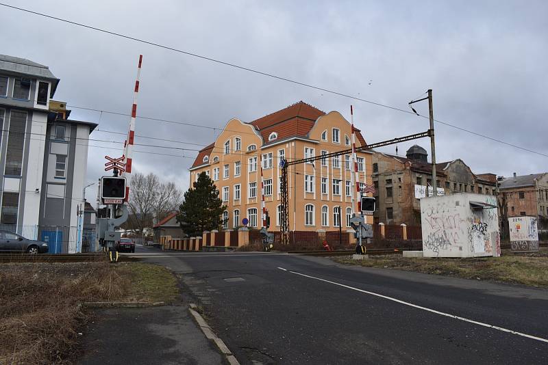 Teplice, Zemská ulice, železniční přejezd. 24. ledna 2022