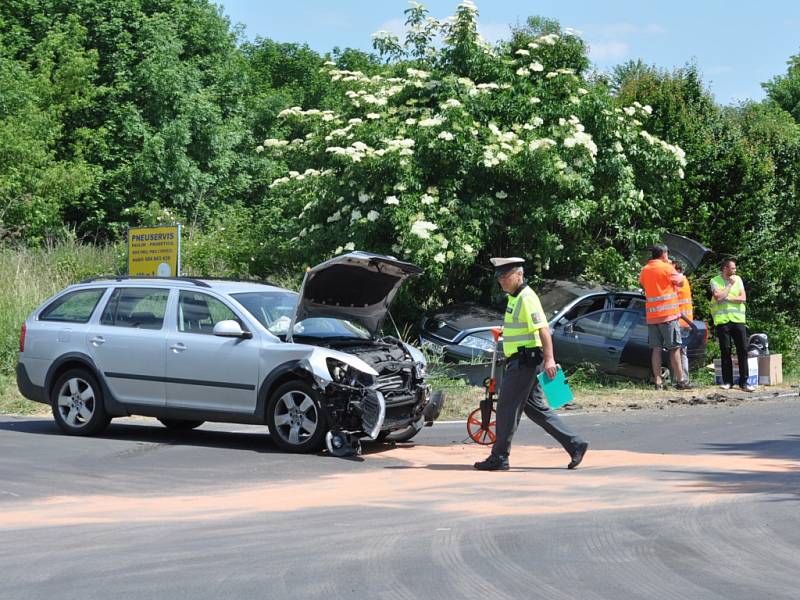 V Proseticích na křižovatce Pražská - Bystřanská došlo ke srážce dvou osobních aut. 