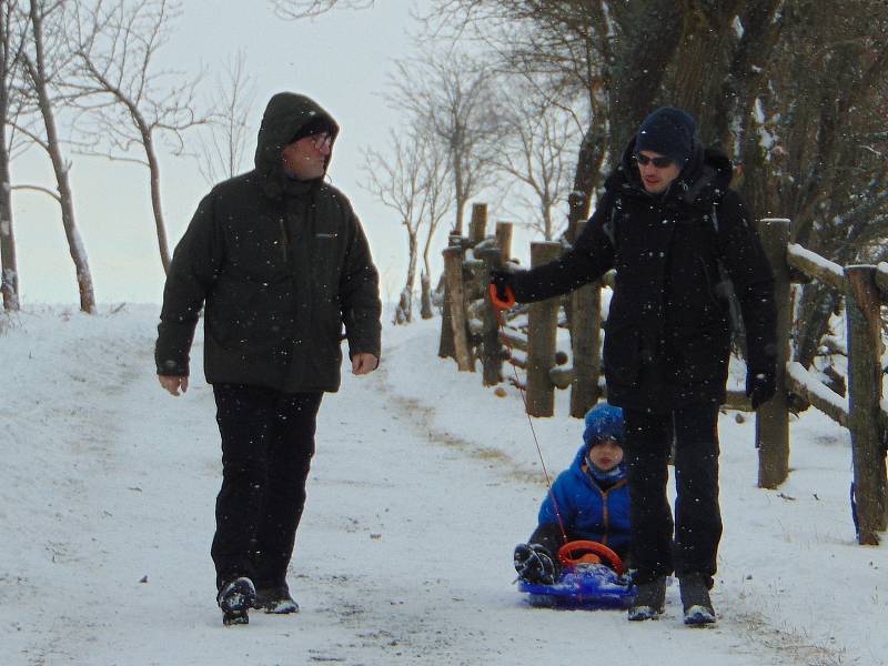 Přeshraniční procházka v zimě láká spíše turisty i lyžaře ze saské strany.