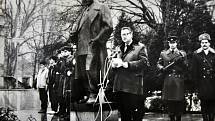 Nadživotní socha "prvního dělnického prezidenta" Klementa Gottwalda byla v severočeských Teplicích slavnostně odhalena 22. května 1971. Stala se symbolem nástupu normalizace.