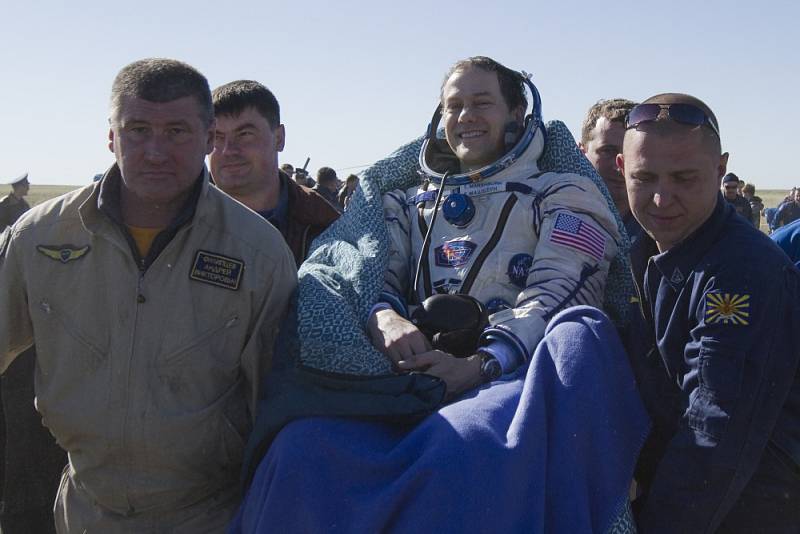 Vesmír a ruský kosmonaut Roman Romaněnko