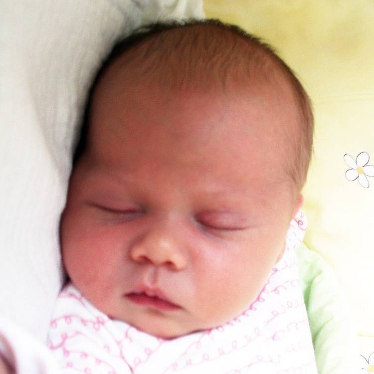 ELIŠKA KURUCOVÁ se narodila Veronice Kurucové z Dubí 25. září v 08.46 hod. v teplické porodnici. Měřila 51 cm a vážila 4 kg.